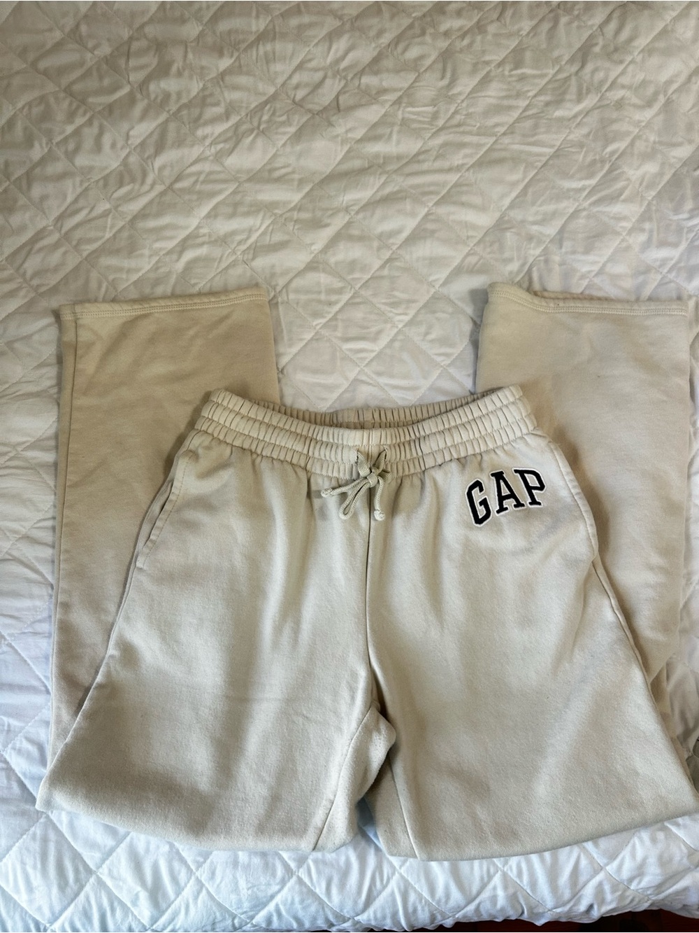 GAP Cream wide leg sweatpants ✨